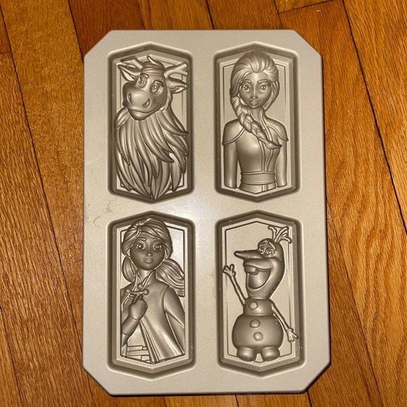 Frozen Nordicware small cake pans - Picture 1 of 3